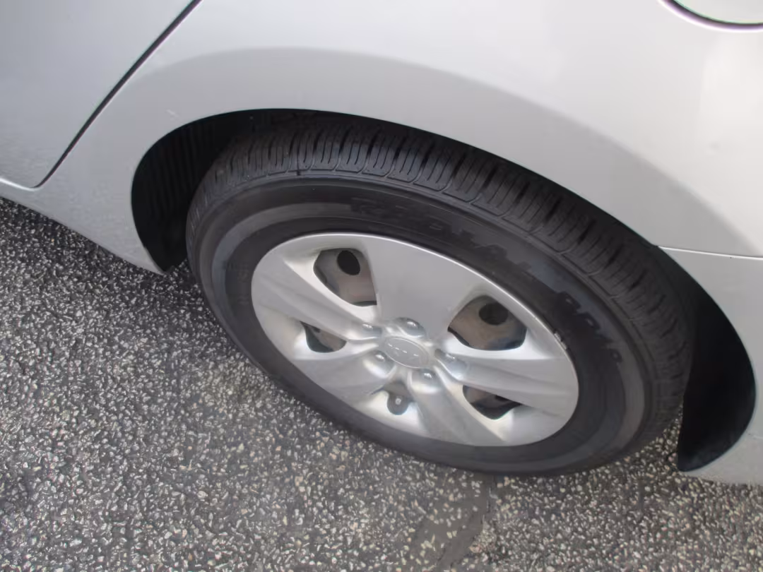 2017 Kia Forte - 3KPFK4A75HE104820 - Image #19