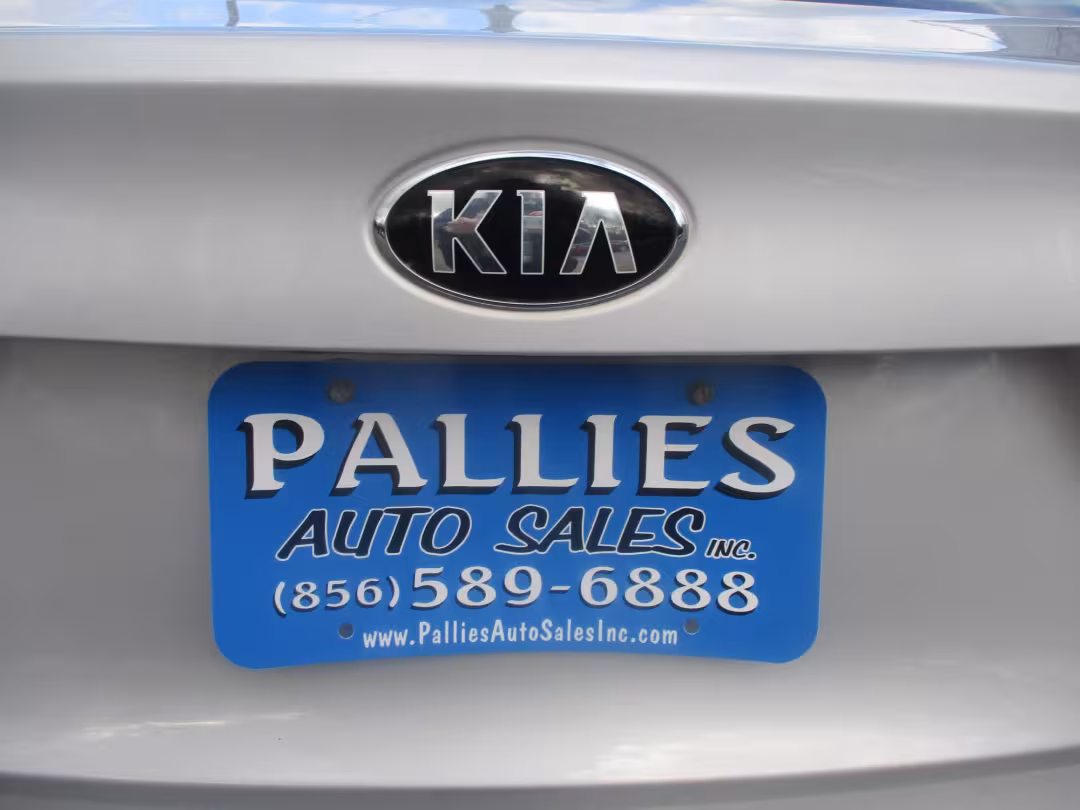 2017 Kia Forte - 3KPFK4A75HE104820 - Image #4
