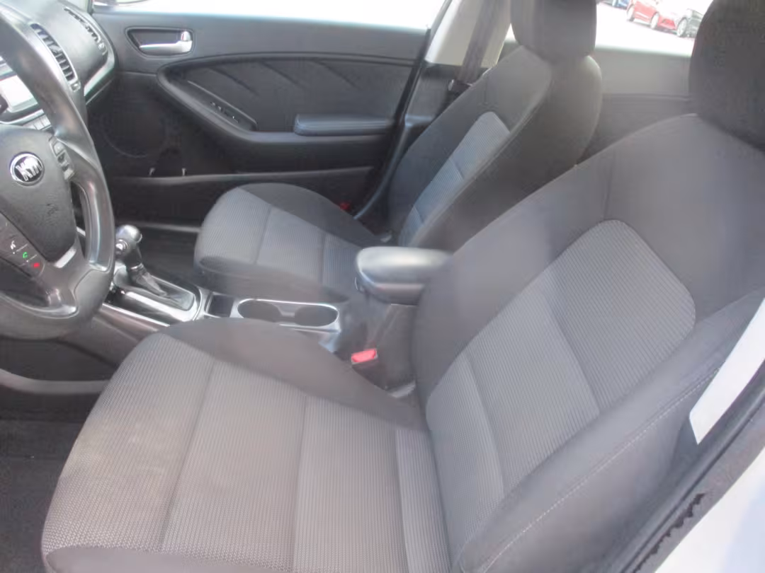 2017 Kia Forte - 3KPFK4A75HE104820 - Image #10